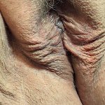 Older woman rubs her pussy orgasm outside Porno Videos