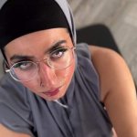 Hijabi Aaliyah Yasin is caught by her housemate and gets big cum facial Vidéos Porno