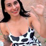 Extraño convence a latina de grandes tetas para que haga videos porno