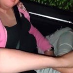 College klasgenoot laat me haar Latina voeten in de auto wrijven!
