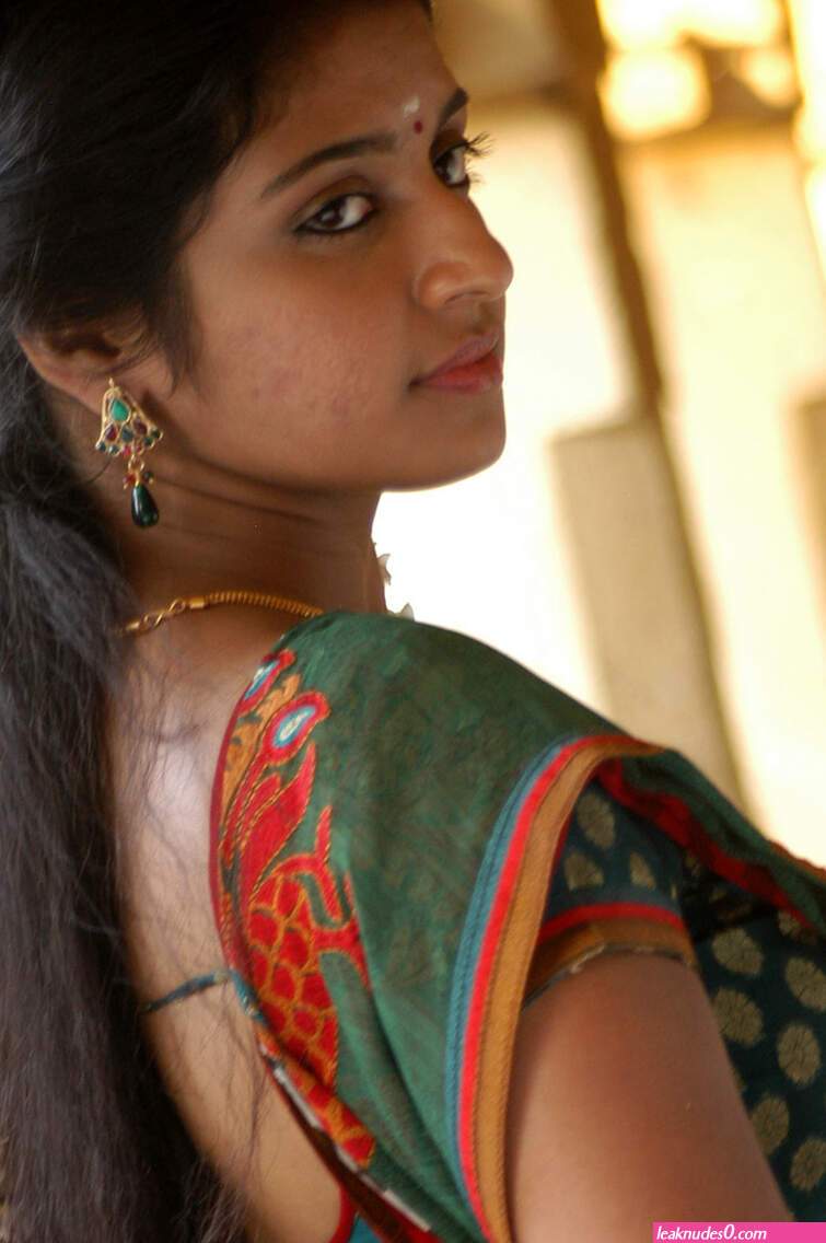 Tamil actress boobs side view (photos)