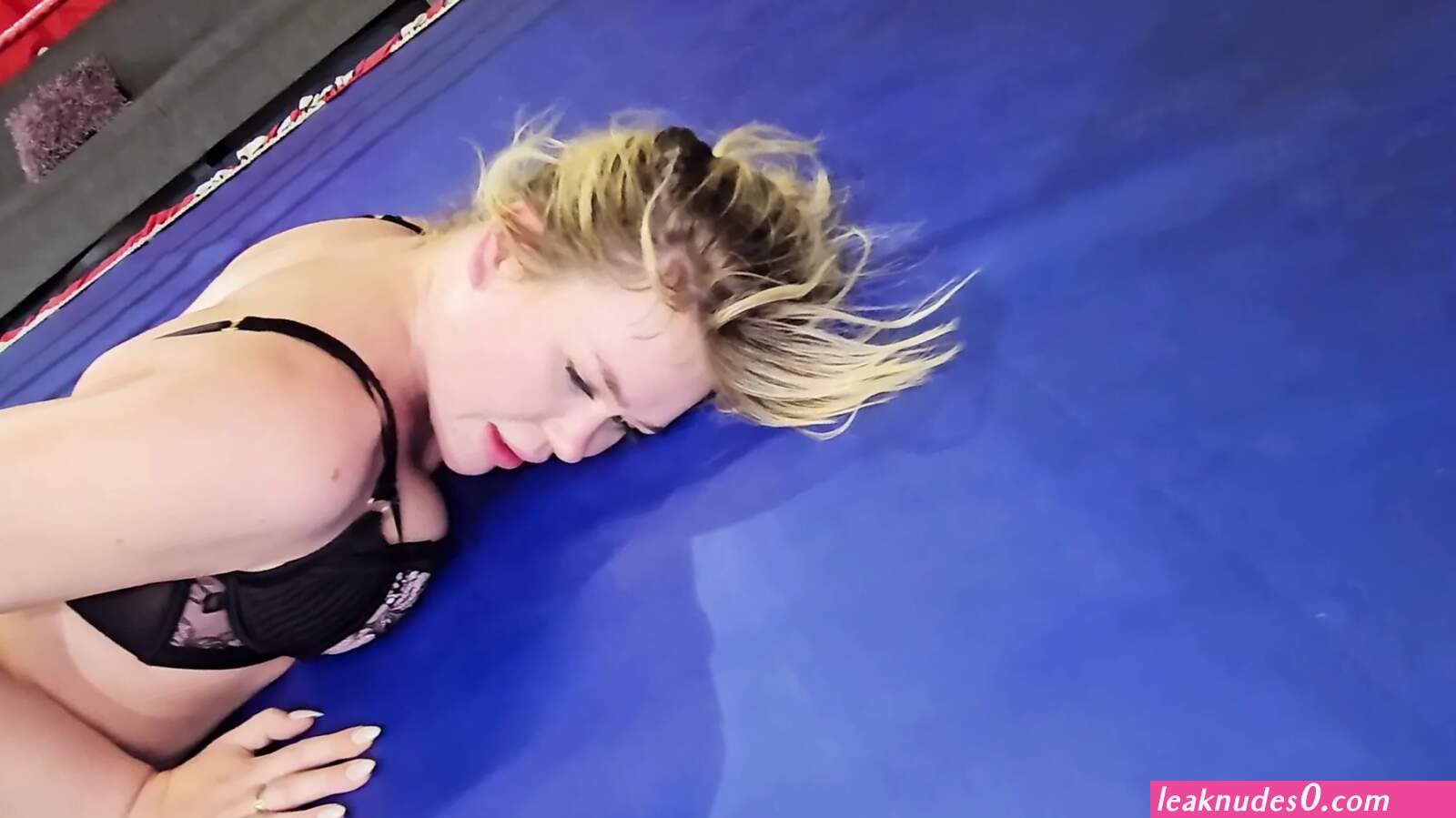 Wrestling women nude (photos)