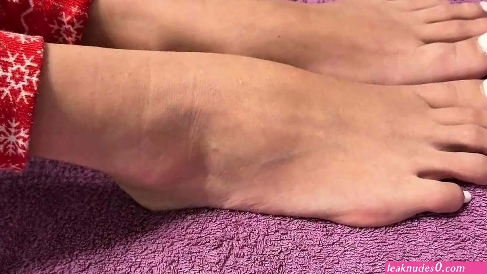 Red toes fuck (photos)