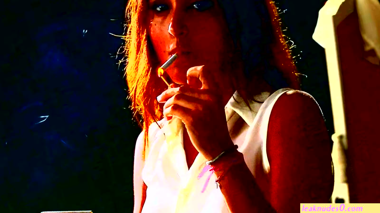 Sexy smoking hd (photos)